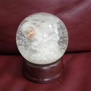 Mann Snow Globe with Baby Figurine